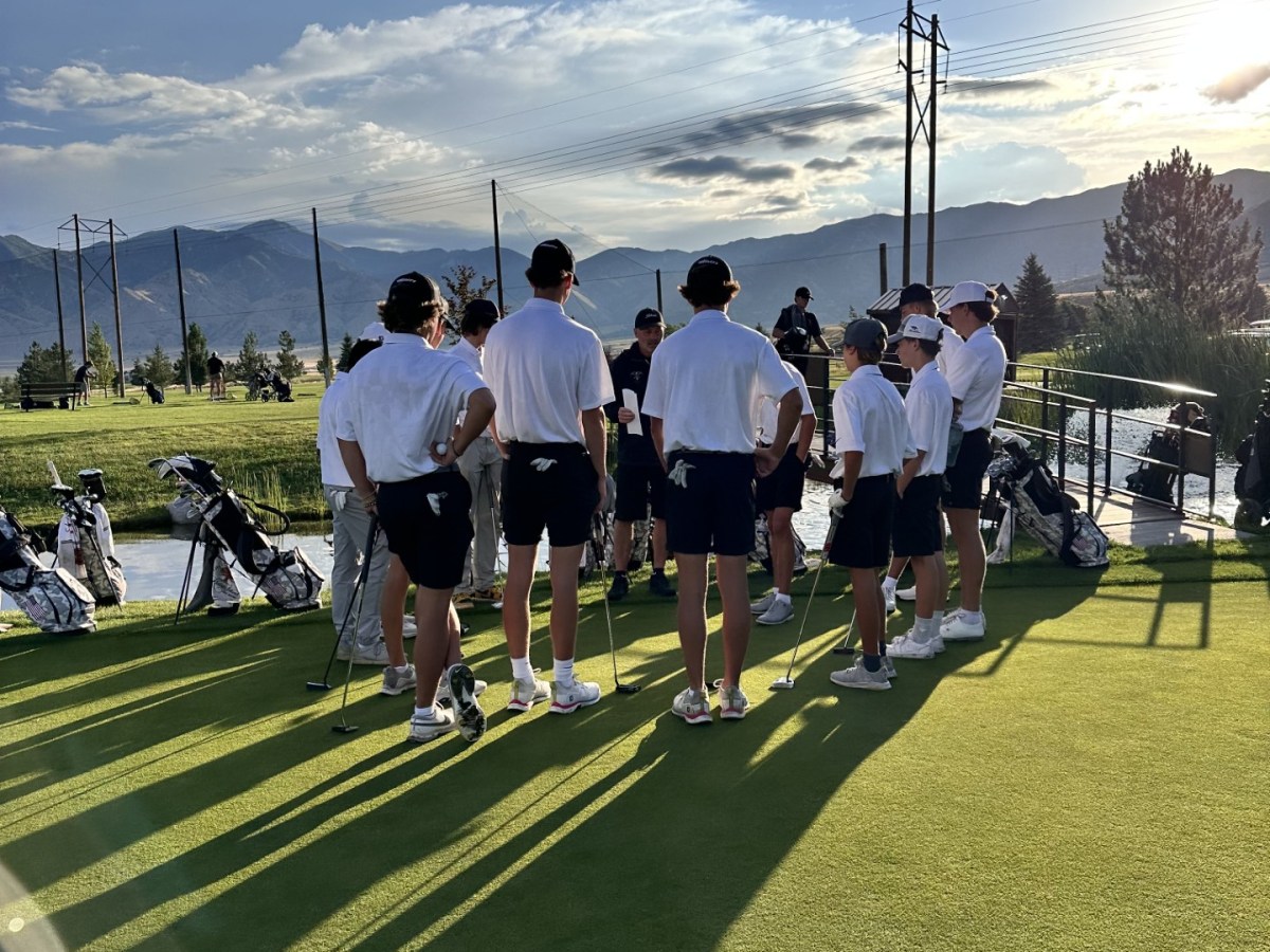 Miners boys golf dominating regional play